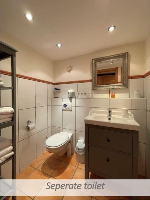 Souterrain-Apartment Mit Privater Sauna Duisburg Buitenkant foto